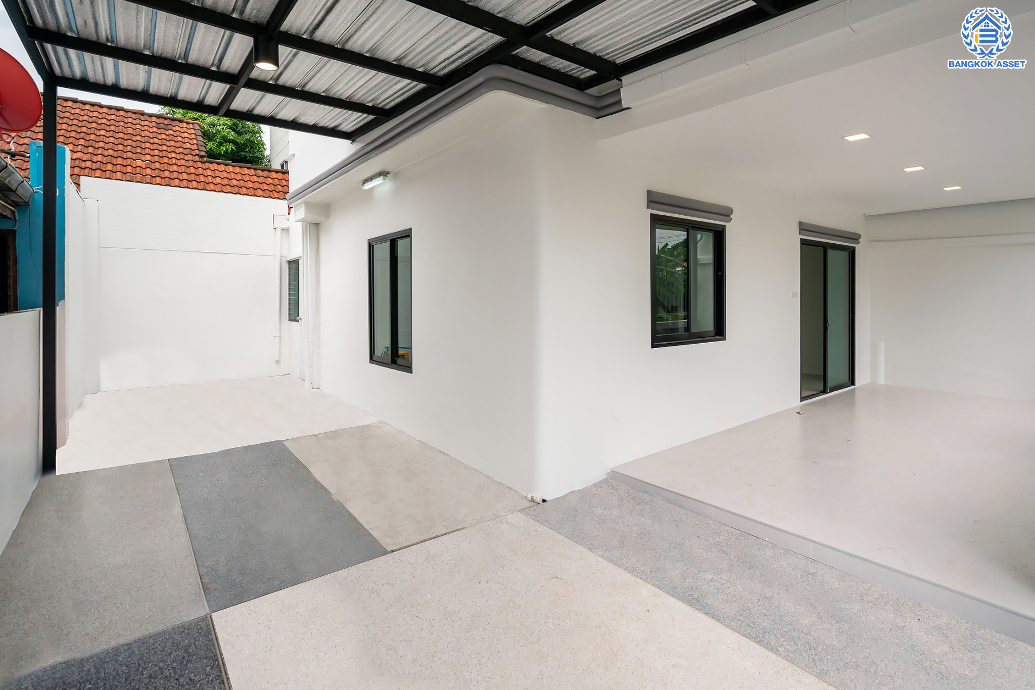 บ้านมือสองตกแต่งใหม่ 3 ชั้น โซนเศรษฐกิจ ซอยนวนิช ปากเกร็ด เนื้อที่ 23 ตร.ว. ฟังก์ชัน 3 ห้องนอน 3 ห้องน้ำ จอดรถได้ 1 คัน บนทำเลเมือง ใกล้เซ็นทรัลแจ้งวัฒนะ จุดขึ้นทางด่วนแจ้งวัฒนะ และรถไฟฟ้าสายสีชมพู "สถานีเลี่ยงเมืองปากเกร็ด"...